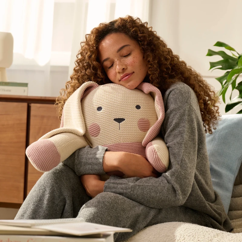 faq-pertanyaan-umum-tentang-perawatan-boneka-velve - Cara Membersihkan Kain Velvet pada Boneka dengan Aman dan Efektif