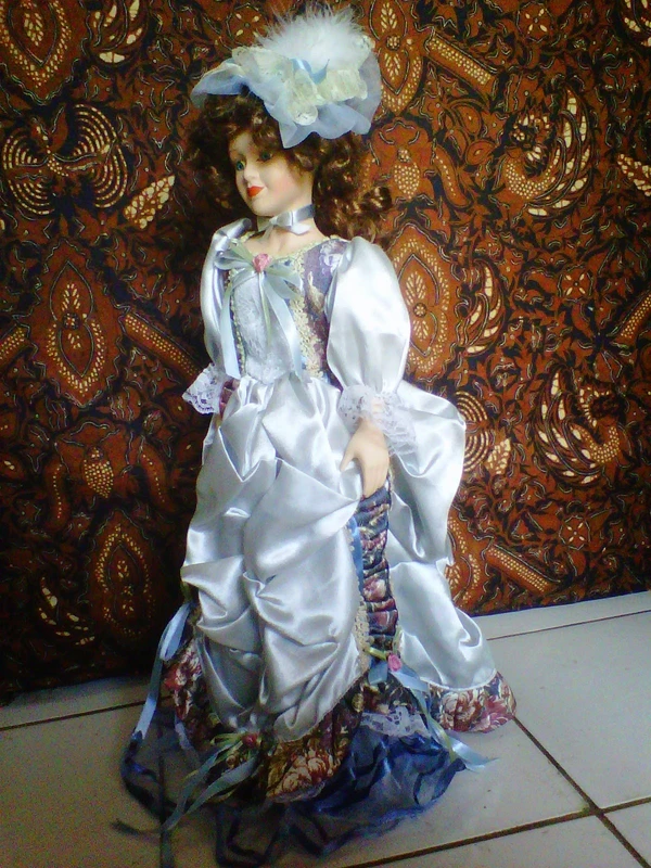 faq-tentang-boneka-porselen-antik-eropa - Mengapa Boneka Porselen Antik Eropa Mahal? Fakta & Tips Lengkap