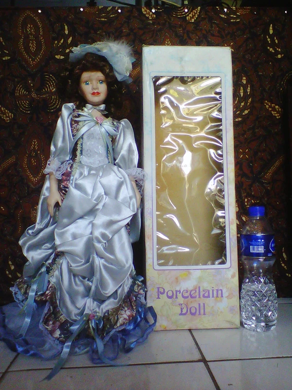 Mengapa Boneka Porselen Antik Eropa Mahal? Fakta & Tips Lengkap