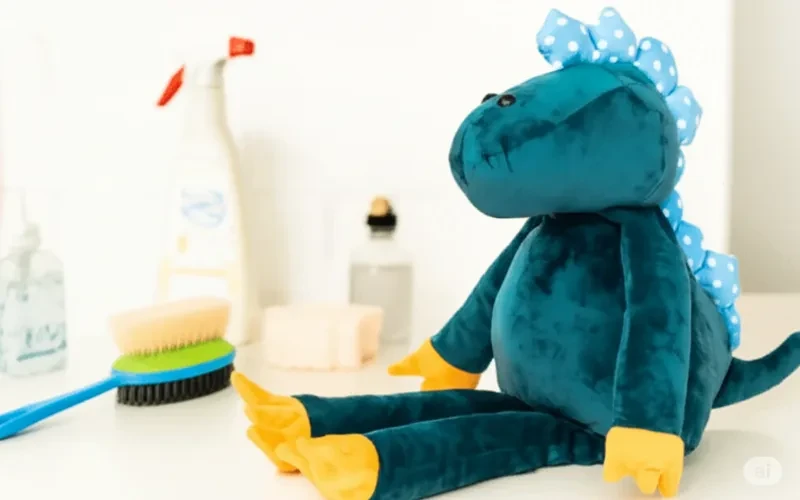 metode-alternatif-untuk-membersihkan-boneka-velvet - Cara Membersihkan Kain Velvet pada Boneka dengan Aman dan Efektif